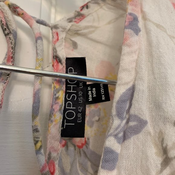 Topshop Crop Floral Top - Picture 2 of 3